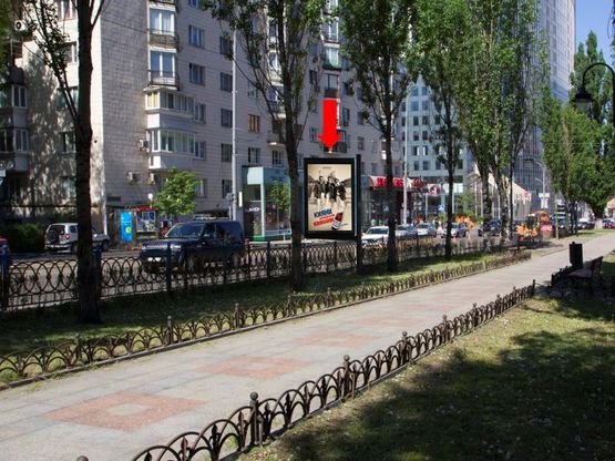 Фото рекламной плоскости по адресу Украинки бул., 2 / ул. Госпитальная, в сторону ул. Крещатик