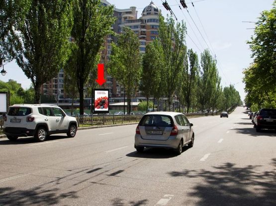 Фото рекламної площини за адресою Украинки бул., 14, на светофоре, в сторону пл. Л. Украинки