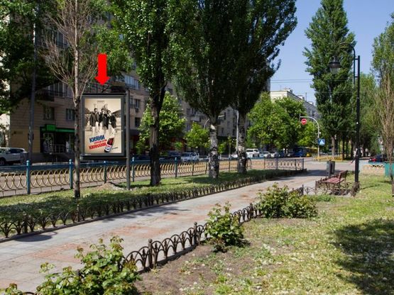 Фото рекламной плоскости по адресу Украинки бул., 14, на светофоре, в сторону ул. Крещатик