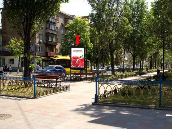 Фото рекламної площини за адресою Украинки бул., 13 / Новогоспитальная ул. (бывш. Щорса пер.), на светофоре, в сторону пл. Л. Украинки