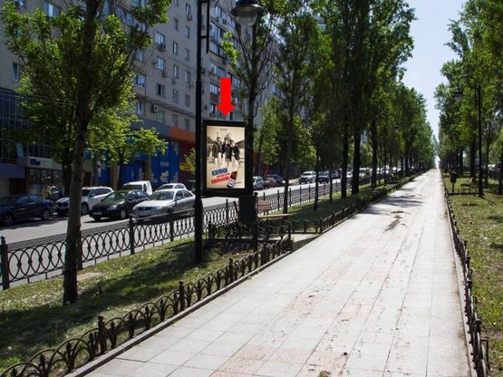 Фото рекламной плоскости по адресу Украинки бул., 3, в сторону пл. Л. Украинки