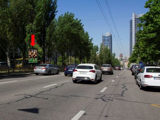 Фото рекламной плоскости по адресу Украинки бул., 5, в сторону ул. Крещатик