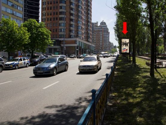 Фото рекламной плоскости по адресу Украинки бул., 5, в сторону пл. Л. Украинки