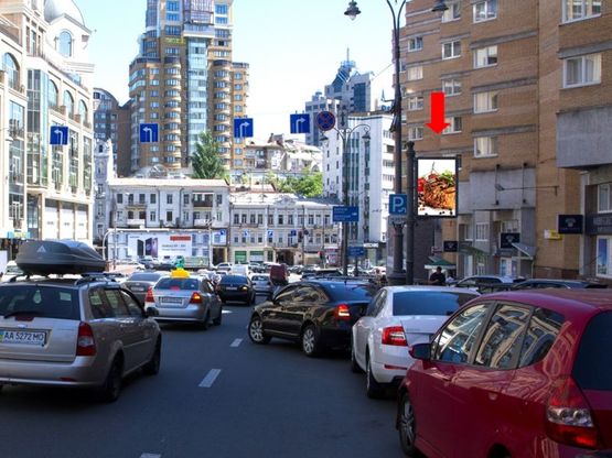 Фото рекламної площини за адресою Б. Васильковская ул. (бывш. Красноармейская ул.), 9/2, в сторону ул. Бассейная, напротив "Арена сии"