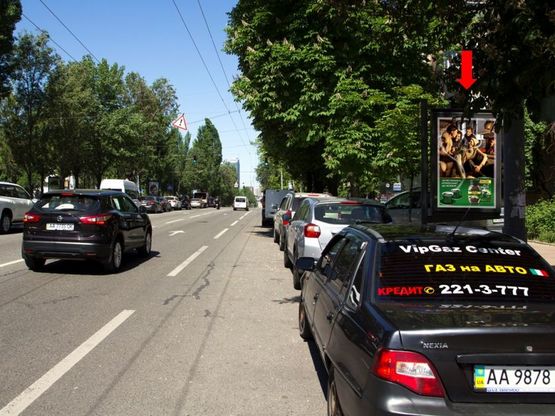 Фото рекламной плоскости по адресу Украинки бул., 15, в сторону ул. Крешатик