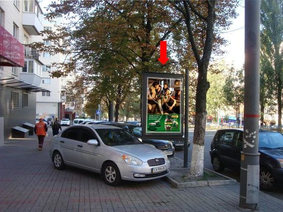 Фото рекламної площини за адресою Украинки бул., 12, в сторону ул. Крешатик