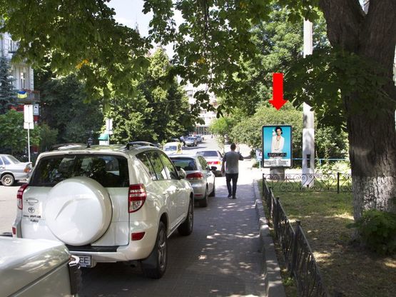 Фото рекламной плоскости по адресу Хмельницкого ул., 94, напротив отеля "Опера", в сторону ул. Гончара