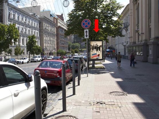 Фото рекламной плоскости по адресу Хмельницкого ул., 5/15, возле ст. м. "Театральная", театра Л. Украинки, в сторону ул. Крещатик