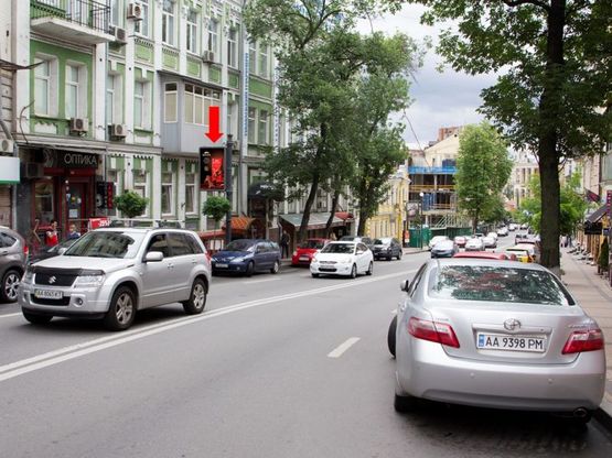 Фото рекламной плоскости по адресу Михайловская ул., 16, в сторону Майдана Незалежности
