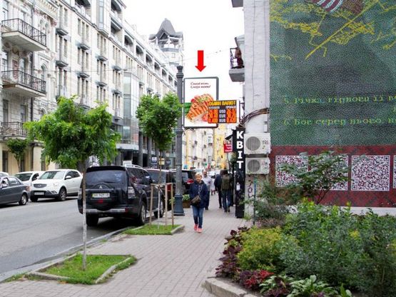 Фото рекламної площини за адресою Б. Житомирская ул. / Гончара ул., на светофоре, в сторону ул. Крещатик