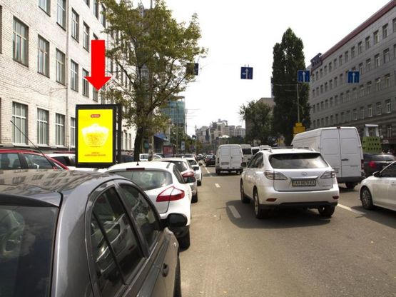 Фото рекламної площини за адресою Жилянская ул., 142, напротив паба "Портер", в сторону центра