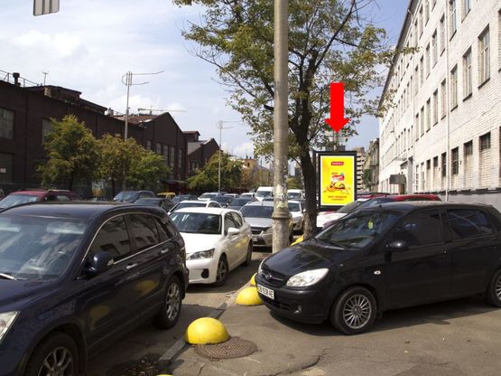 Фото рекламної площини за адресою Жилянская ул., 142, напротив паба "Портер", в сторону ул. Старовокзальной