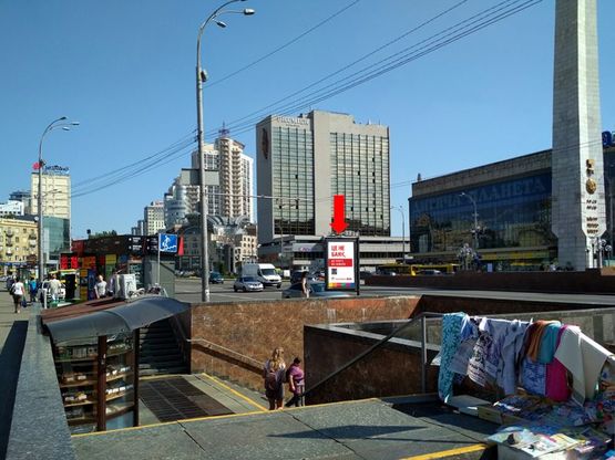 Фото рекламної площини за адресою Победы пл., 2, возле Цирка, на светофоре, в сторону бул. Шевченка