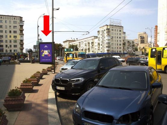 Фото рекламной плоскости по адресу Победы пл., 3, возле универмага "Украина", в сторону Воздухофлотского моста