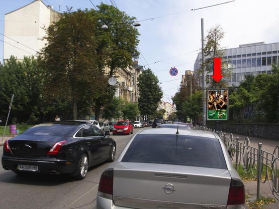 Фото рекламной плоскости по адресу Б. Житомирская ул., 33 / ул. Стретинская, в сторону ул. Крещатик