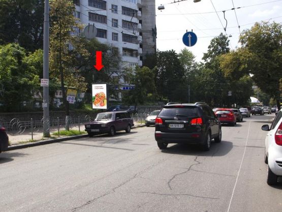 Фото рекламної площини за адресою Б. Житомирская ул., 33 / ул. Стретинская, в сторону пл. Львовская