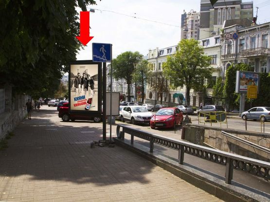 Фото рекламної площини за адресою Петлюры ул. (бывш. ул. Коминтерна) напротив 2/17, в сторону ул. Саксаганского