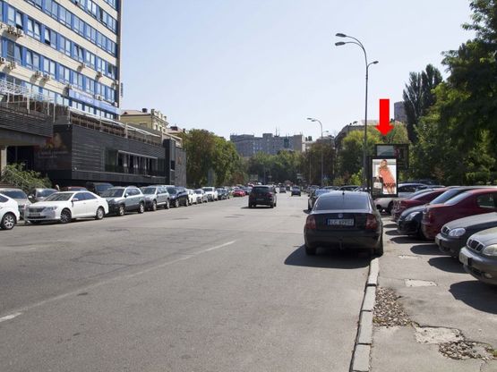 Фото рекламной плоскости по адресу Мечникова ул., 6, возле БЦ "Парус", ресторанов, в сторону ст.м. "Кловская"