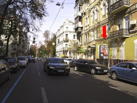 Фото рекламної площини за адресою Ярославов Вал ул., 28, возле кафе "Paul" и отеля "Radisson Blu",, в сторону пл. Львовская