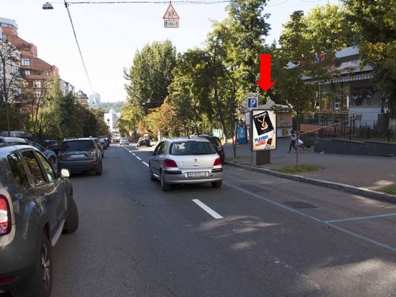 Фото рекламной плоскости по адресу Владимирская ул., 70, Университет Пищевых Технологий, в сторону ул. Саксаганского