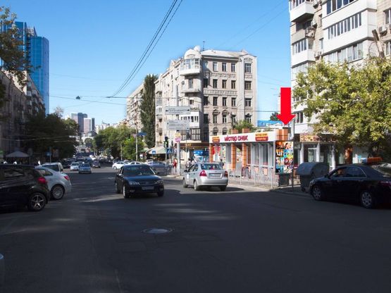 Фото рекламной плоскости по адресу Толстого ул., 18 / ул. Саксаганского, напротив ресторана "Велюр"