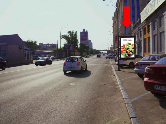 Фото рекламной плоскости по адресу Набережно-Крещатицкая ул., 57 / ул. Ярославская, в сторону Почтовой пл.