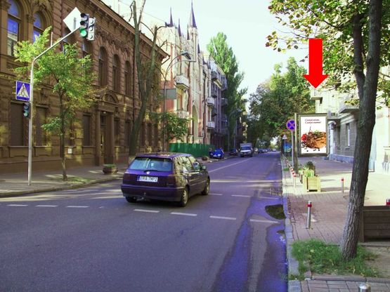 Фото рекламної площини за адресою Шелковичная ул., 17/2 / ул. Орлика, напротив Шоколадного домика, на светофоре, в сторону ул. Лютеранской