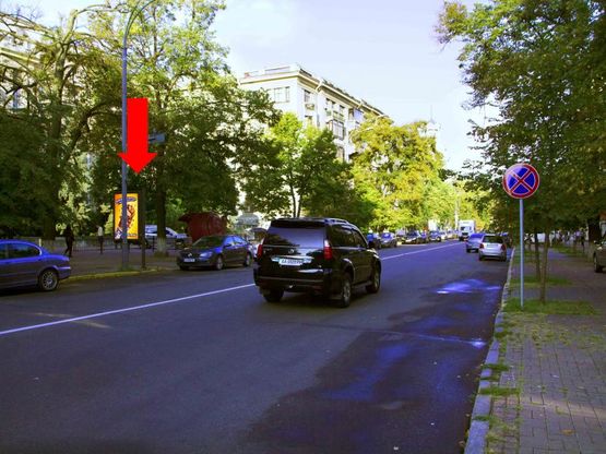 Фото рекламной плоскости по адресу Институтская ул., 16 / ул. Садовая, в сторону ул. Банковой, ст.м. "Крещатик"