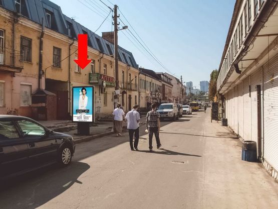 Фото рекламної площини за адресою Пестеля ул., 5 / ул. Жилянская, к пл. Старовокзальная, пригородному ЖД вокзалу