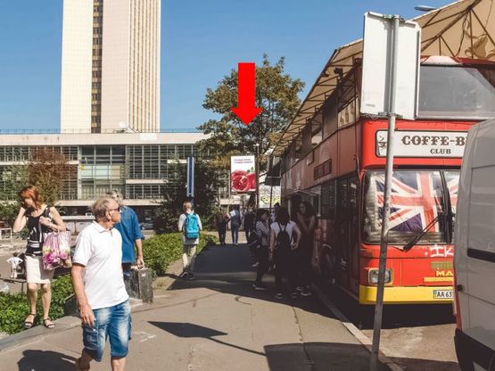 Фото рекламной плоскости по адресу Львовская пл., "Дом Художника", в сторону Сечевых стрельцов ул. (бывш. ул. Артема)