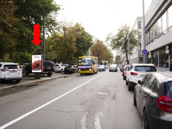 Фото рекламної площини за адресою Московская ул., 8, напротив, в сторону Кловского спуска