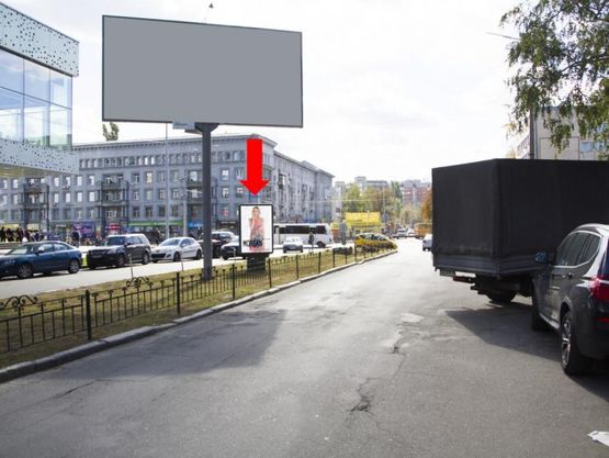 Фото рекламної площини за адресою Гаврилишина ул. (бывш. ул. Василевской), 1, разделитель, напротив супермаркета "Сильпо", ТРЦ "Smart Plaza", в сторону пр. Победы