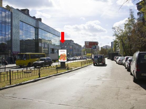 Фото рекламной плоскости по адресу Гаврилишина ул. (бывш. ул. Василевской), 3, разделитель, напротив супермаркета "Сильпо", ТРЦ "Smart Plaza", в сторону пр. Победы