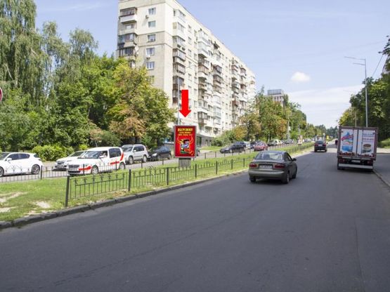 Фото рекламной плоскости по адресу Гаврилишина ул. (бывш. ул. Василевской), 8 / ул. Ярмолы, разделитель, возле магазина "АТБ", "Рода", в сторону Лукьяновки