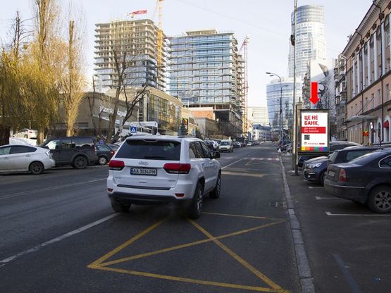 Фото рекламної площини за адресою Мечникова ул., 16, напротив "Good wine", ресторана "Napule", в сторону Кловского спуска