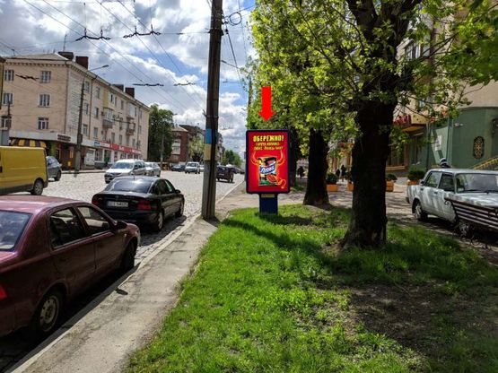 Фото рекламной плоскости по адресу Главная ул., 126, напротив Укрэксимбанка, из центра