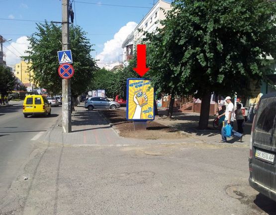 Фото рекламной плоскости по адресу Героев Майдана ул. (бывш. Красноармейская ул.), 27, возле Приватбанка