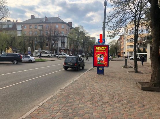 Фото рекламной плоскости по адресу Крещатик ул., возле музея им. Шевченко, со стороны ТРЦ "Крещатик-сити"
