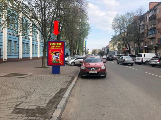 Фото рекламной плоскости по адресу Крещатик ул., возле Укрсоцбанка, в сторону ТРЦ "Крещатик-сити"