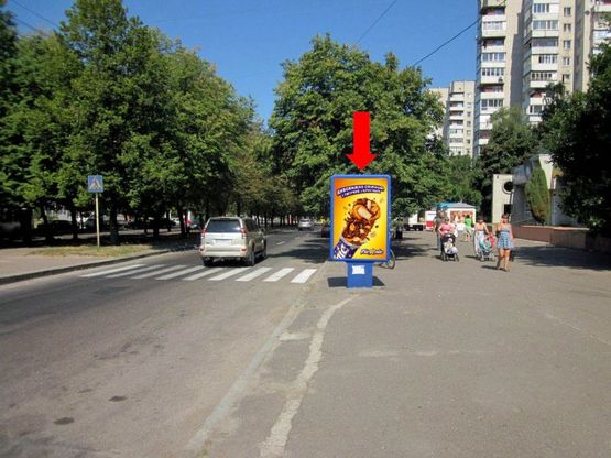 Фото рекламної площини за адресою Шевченко бул. / 700-летия Черкасс пл., возле ресторана "Папа Карло", в центр