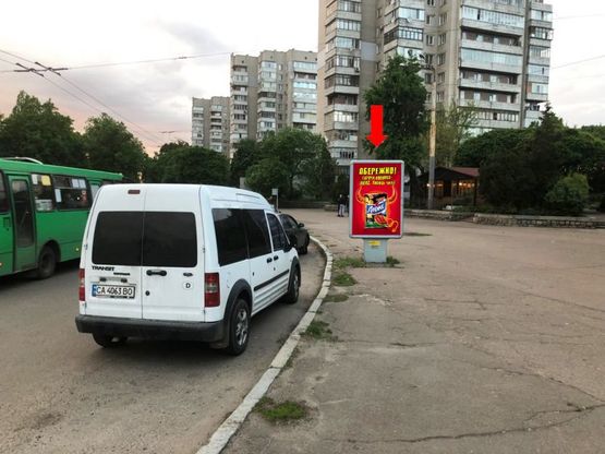 Фото рекламної площини за адресою Шевченка бул. / 700-летия Черкасс пл., возле ресторана "Папа Карло", в центр