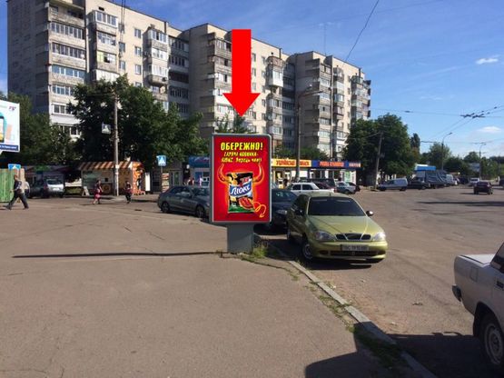 Фото рекламної площини за адресою Шевченко бул. / 700-летия Черкасс пл., возле супермаркета "Сильпо", из центра