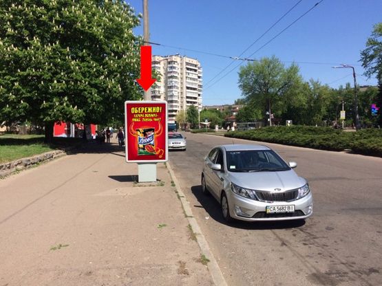 Фото рекламної площини за адресою Шевченко бул. / Добровольского ул., напротив 700-летия Черкасс пл., супермаркета "Сильпо", в центр