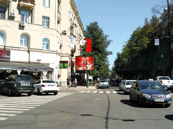 Фото рекламної площини за адресою Ярослава Мудрого ул. (бывш. ул.Петровского) - ул. Мироносицкая, в сторону ул. Пушкинской