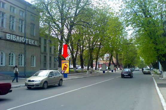 Фото рекламной плоскости по адресу Театральная ул., 28 / ул. Грушевского, возле Областной научной библиотеки