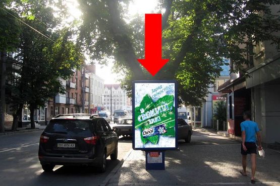 Фото рекламной плоскости по адресу Подольская ул., 51, возле салона "Стиль", ломбарда "Скарбниця"