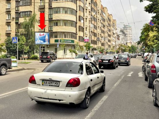 Фото рекламної площини за адресою Сечевых Стрельцов ул. (бывш. Артема ул.) / Бехтеревский пер., в сторону Львовская пл.