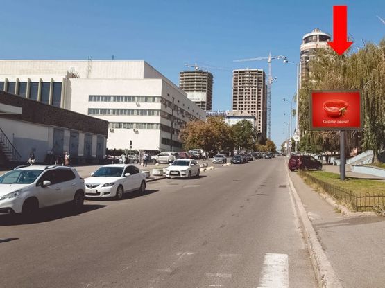 Фото рекламної площини за адресою Предславинская ул., 35, возле дворца "Украина", в сторону центра