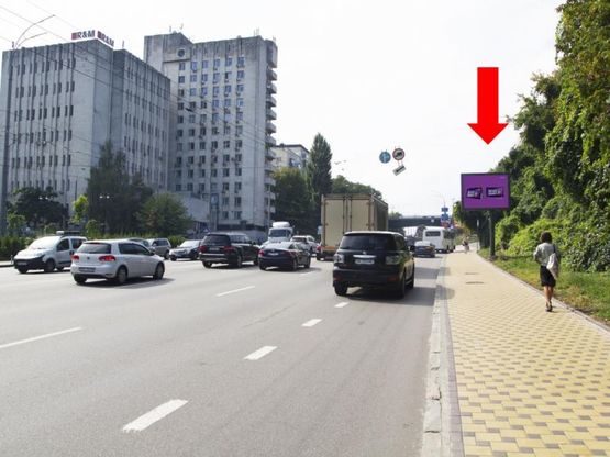 Фото рекламной плоскости по адресу Дружбы Народов бул. / ул. Кургановская, в сторону ст. м. «Дружбы Народов»