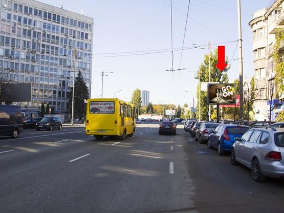 Фото рекламной плоскости по адресу Липковского ул. (бывш. Урицкого ул.), 40, на светофоре, в сторону Соломенской пл.